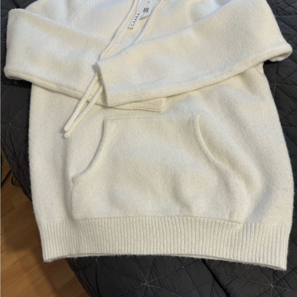 Lovely cream hoodie. NWT size XL - Picture 3 of 4